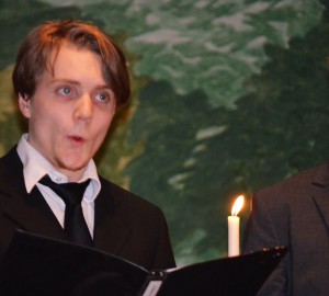 Kävestaelev sjunger i Kumla kyrka