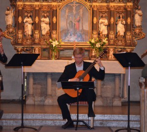 Flöjtist, gitarrist och fiolspelare i S:t Nicolaikyrkan.