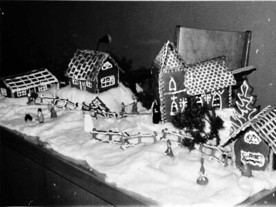 Pepparkakshus vid julbord 1964.